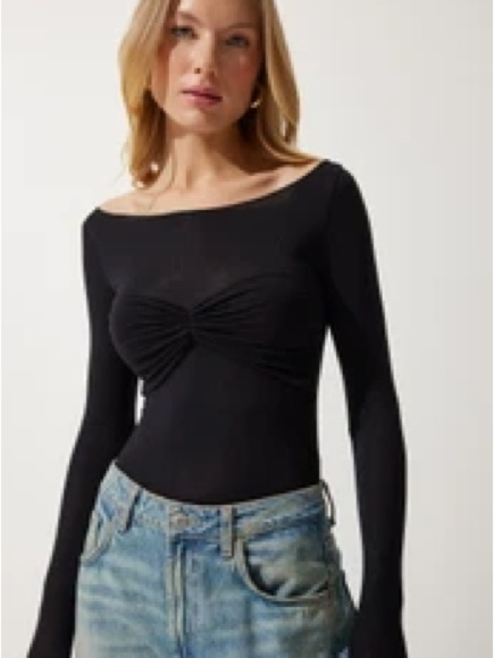 Women’s Black Long-Sleeve Twist Front Top